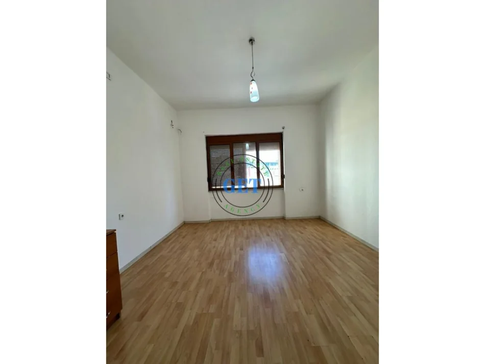 Durres, affitto appartamento 3+1 Piano 3, 100 m² 400 € (Blue Star)