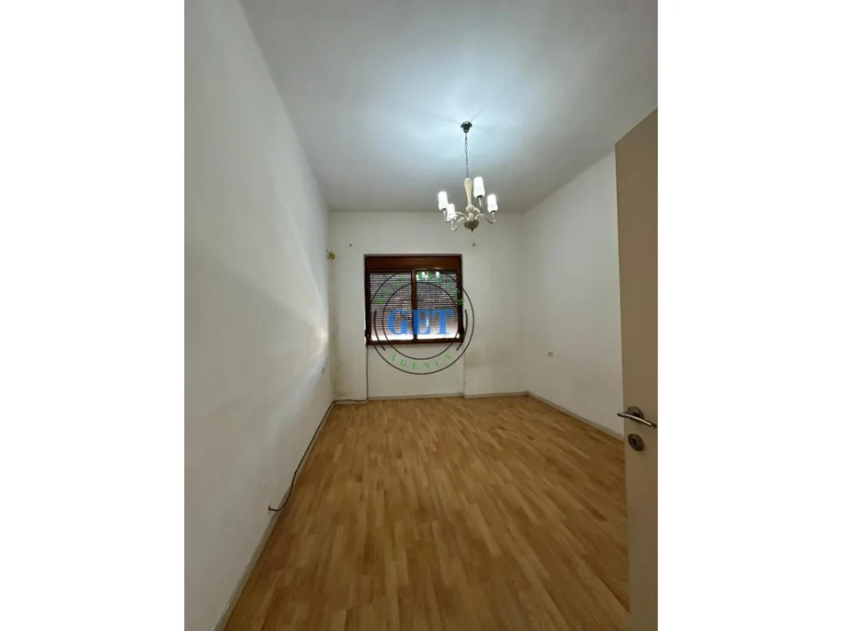 Durres, affitto appartamento 3+1 Piano 3, 100 m² 400 € (Blue Star)