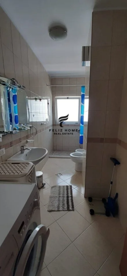 Tirane, affitto appartamento 2+1+Balcone Piano 3, 115 m² 650 € (COMUNE DI PARISIT)