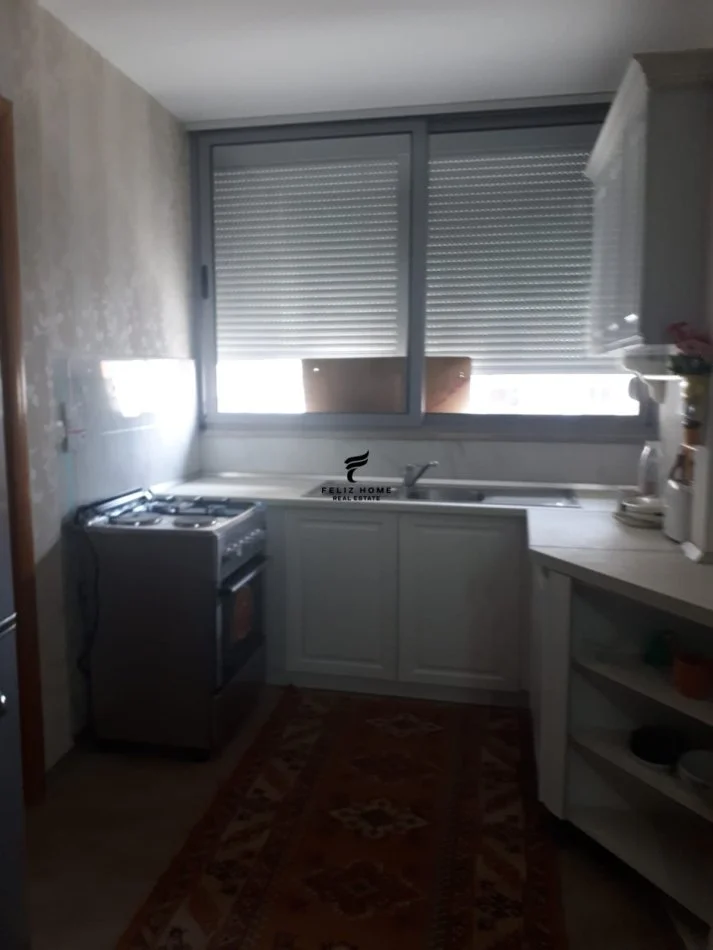 Tirane, affitto mensile appartamento 3+1+Balcone Piano 1, 162 m² 750 € (ZOGU I ZI)