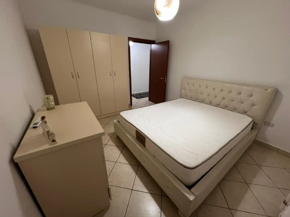 Tirane, affitto appartamento 2+1 Piano 4, 90 m² 600 € (COMUNE DI PARISIT)