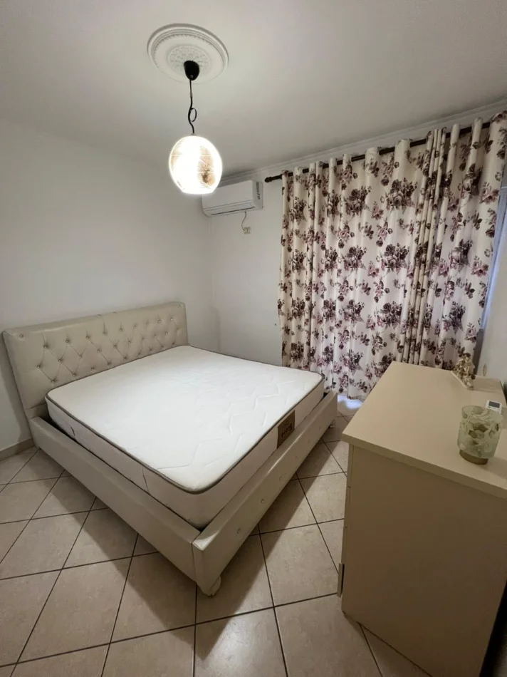 Tirane, affitto appartamento 2+1 Piano 4, 90 m² 600 € (COMUNE DI PARISIT)