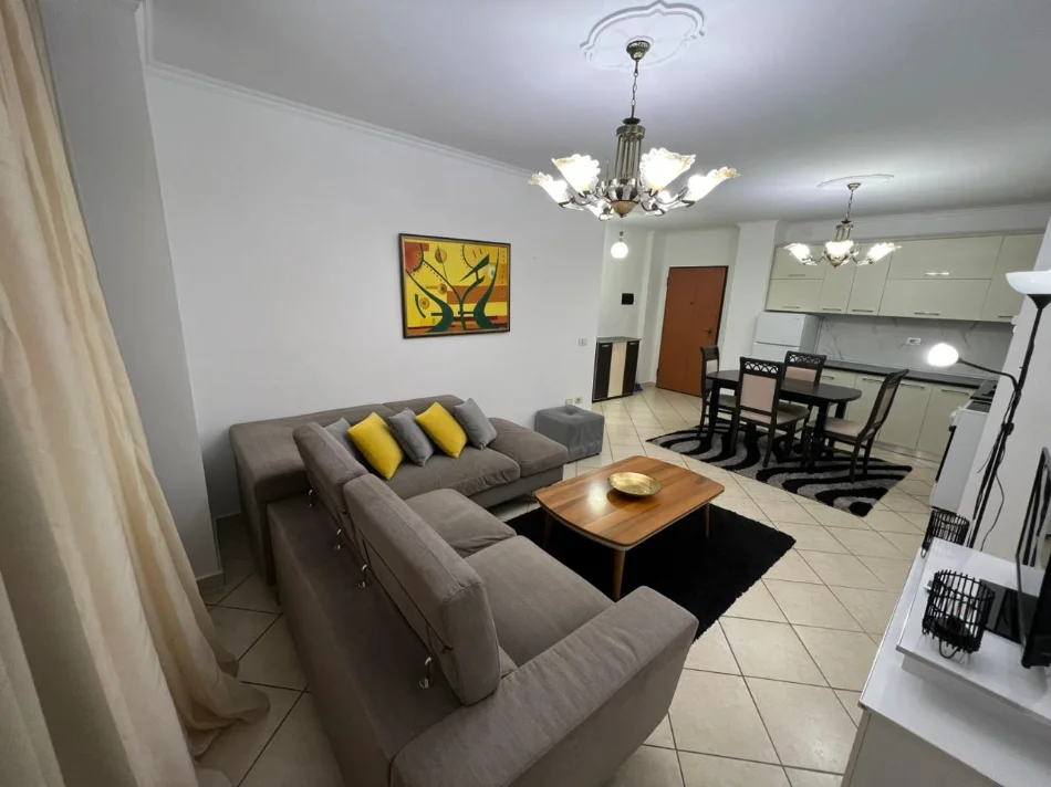 Tirane, affitto appartamento 2+1 Piano 4, 90 m² 600 € (COMUNE DI PARISIT)