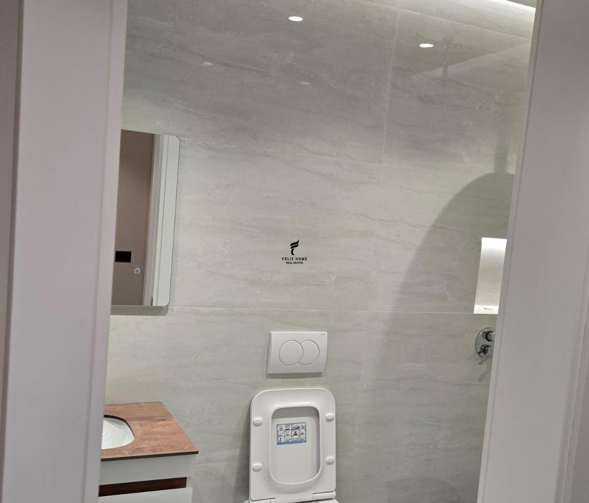 Zyra con stanza di 104 m² nel quartiere Parisi, 70.000 lek