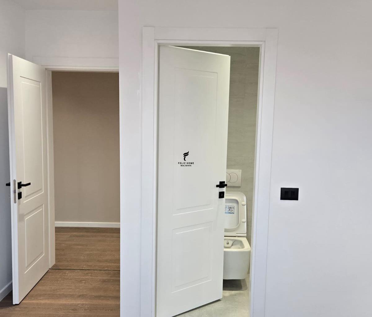 Zyra con stanza di 104 m² nel quartiere Parisi, 70.000 lek