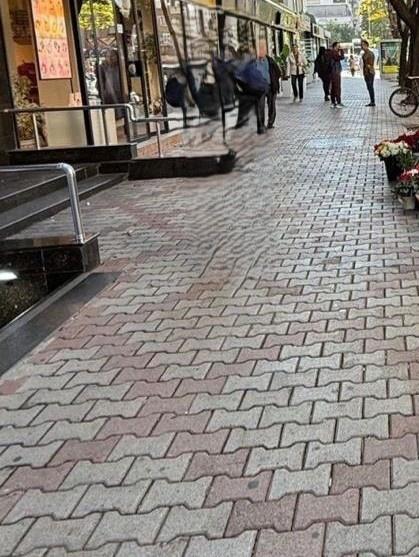 Negozio con cortile di 310 m2 in Willson, 8.000 euro