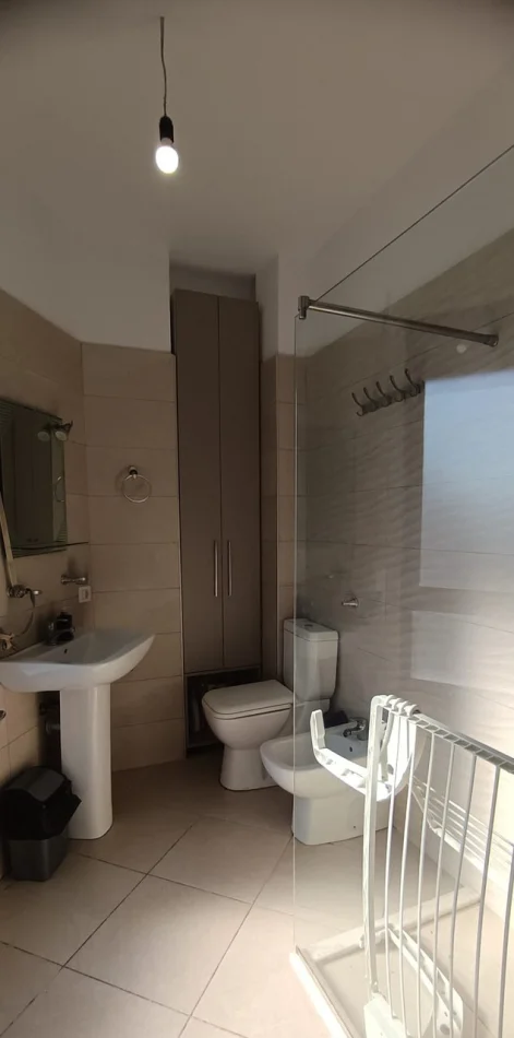Tirane, affitto appartamento 1+1 Piano 7, 65 m² 600 € (Farmacia 10)