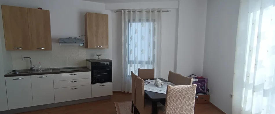 Tirane, affitto appartamento 1+1 Piano 7, 65 m² 600 € (Farmacia 10)