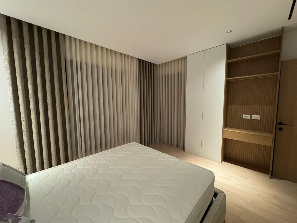 Tirane, affitto appartamento 1+1 al piano 4, 68 m² a 1.000 € (COMUNE DI PARISIT)