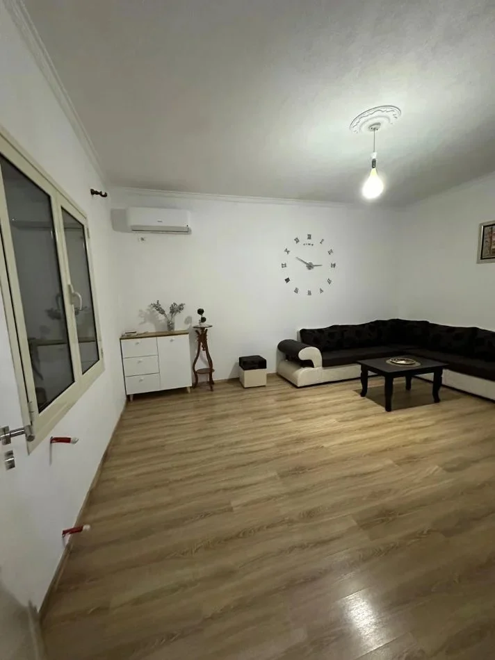 Tirane, affitto appartamento 2+1 Piano 1, 84 m² 400 € (Sauk)