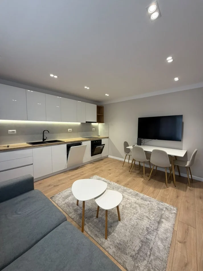 Tirane, affitto appartamento 1+1 Piano 2, 65 m² 600 € (Scuola 9-anni "E Kuqe")