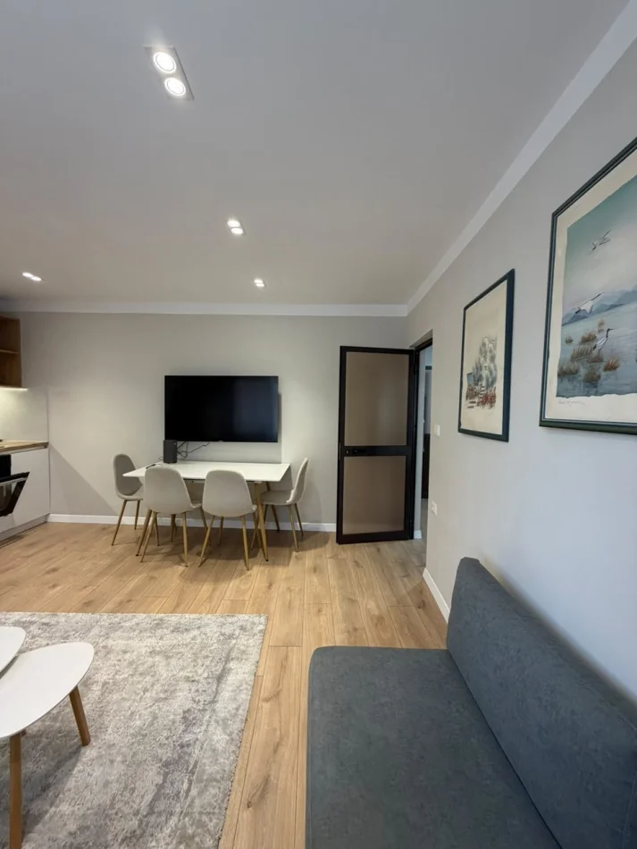 Tirane, affitto appartamento 1+1 Piano 2, 65 m² 600 € (Scuola 9-anni "E Kuqe")