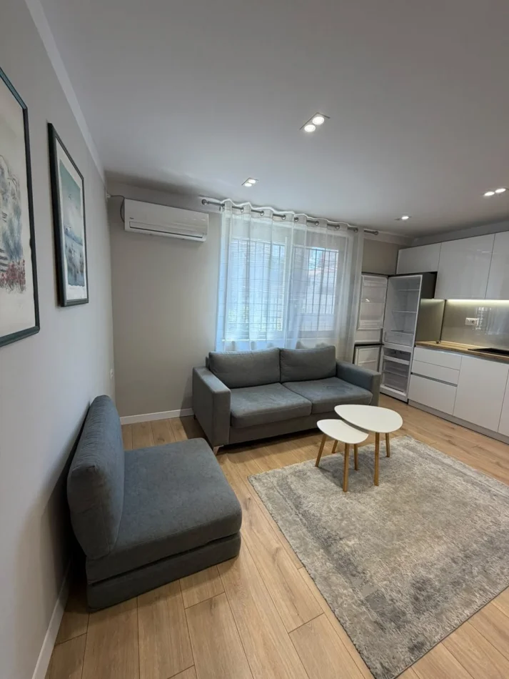 Tirane, affitto appartamento 1+1 Piano 2, 65 m² 600 € (Scuola 9-anni "E Kuqe")
