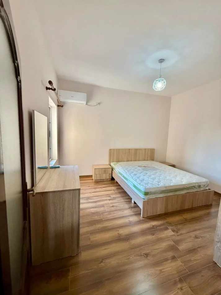 Tirane, appartamento in affitto con una camera da letto e balcone, piano 4, 73 m², 650 € (RRUGA E KAVAJES)