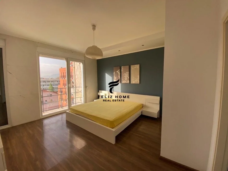 Tirane, affitto mensile appartamento 2+1+Balcone Piano 6, 140 m² 800 € (21 Dicembre)