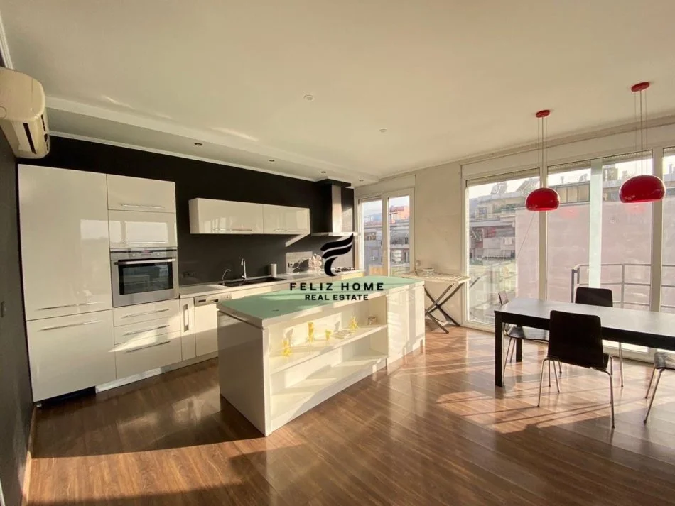 Tirane, affitto mensile appartamento 2+1+Balcone Piano 6, 140 m² 800 € (21 Dicembre)