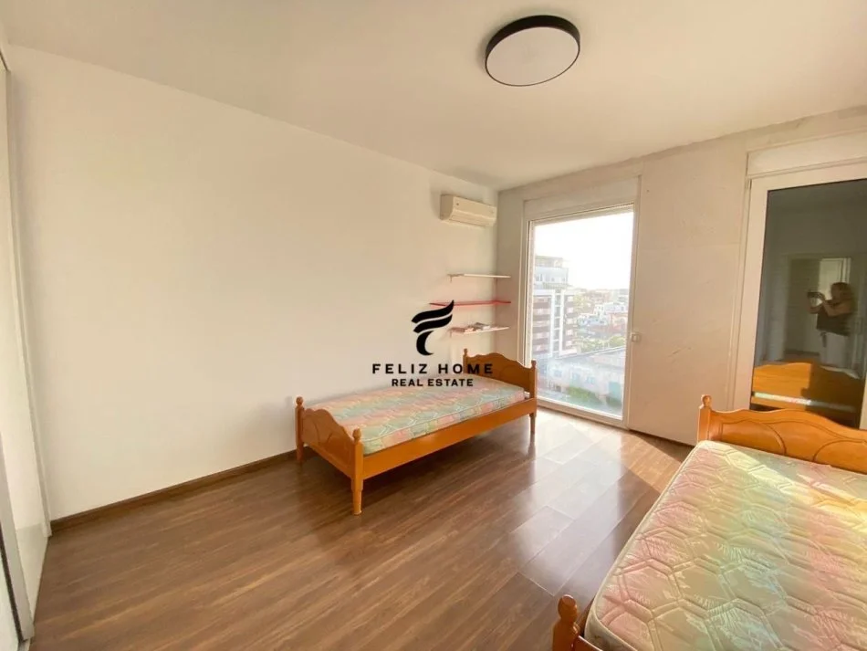 Tirane, affitto mensile appartamento 2+1+Balcone Piano 6, 140 m² 800 € (21 Dicembre)