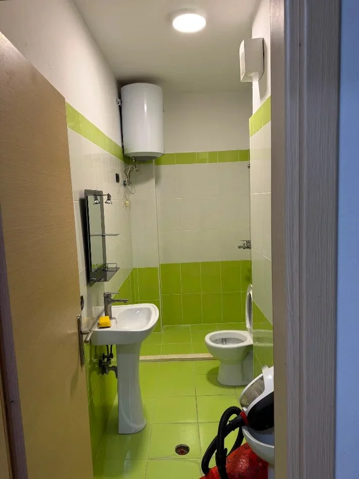 Tirana, affitto di appartamento 2+1 Piano 7, 144 m² 700 € (Liqeni i Thate)