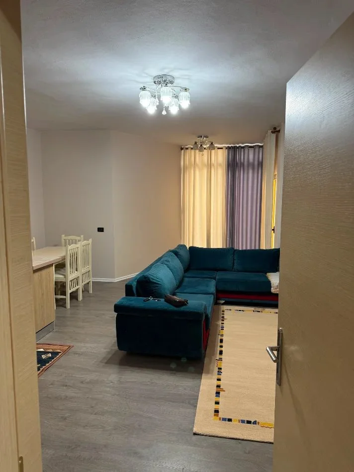Tirana, affitto di appartamento 2+1 Piano 7, 144 m² 700 € (Liqeni i Thate)