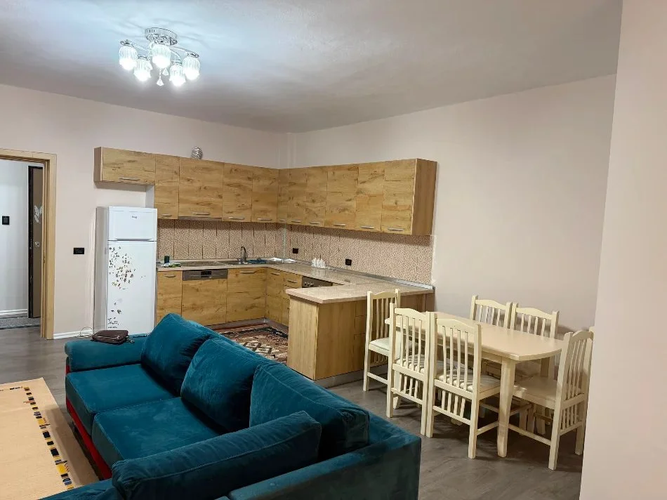 Tirana, affitto di appartamento 2+1 Piano 7, 144 m² 700 € (Liqeni i Thate)
