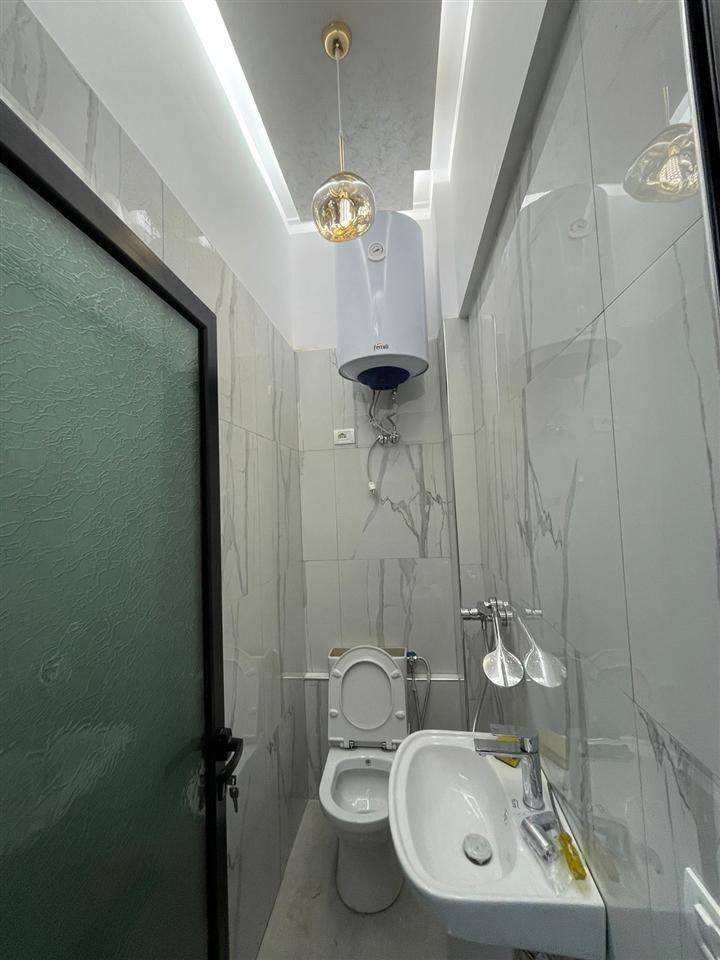 Vendesi Negozio di 65 m² in Ali Demi a 100.000 euro