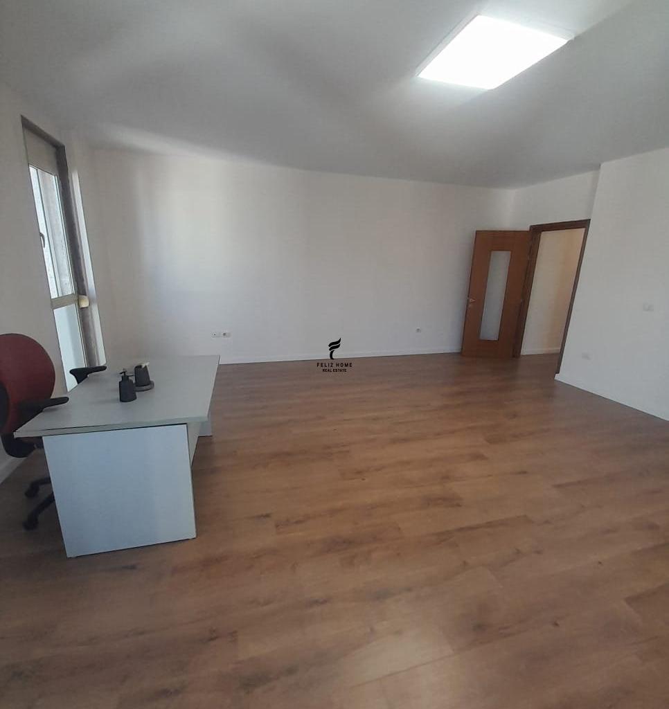 Commercial Space for Rent 80 m2, Kavajes Street, 70,000 LEK
