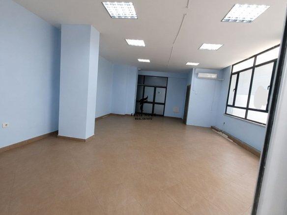 Apartment with 90 m2, fully exposed, 65,000 LEKE FH-69655