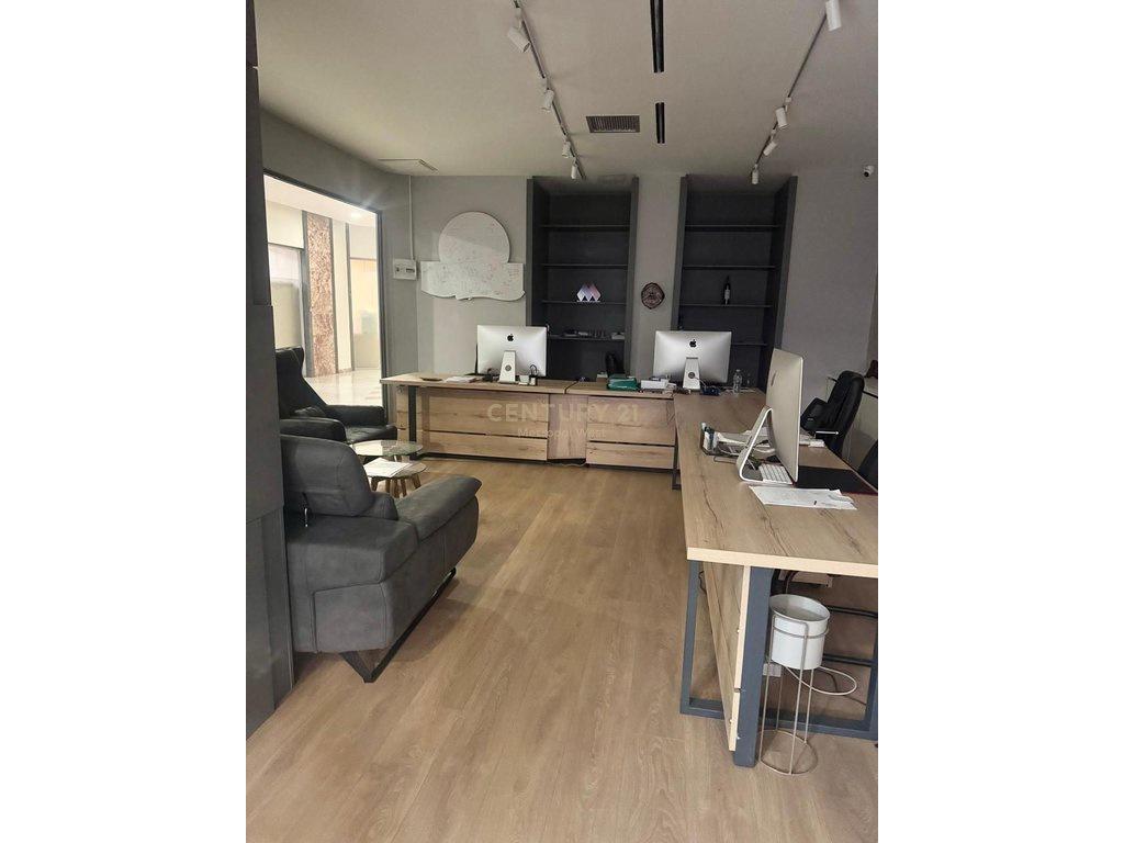 Ambiente commerciale in vendita presso Torre Drin