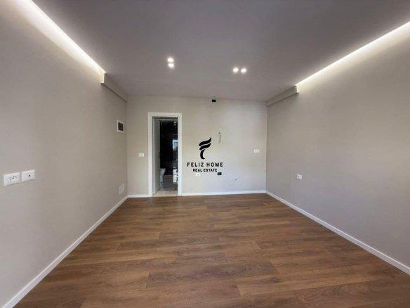 Zyra in affitto di 45 m² in Via Elbasanit 40.000 LEKE FH-69595