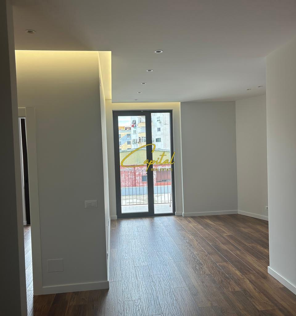 AMBIENT BIZNESI CON AFFITTO 116 M2 COMUNE DI PARISIT 1.700 EURO