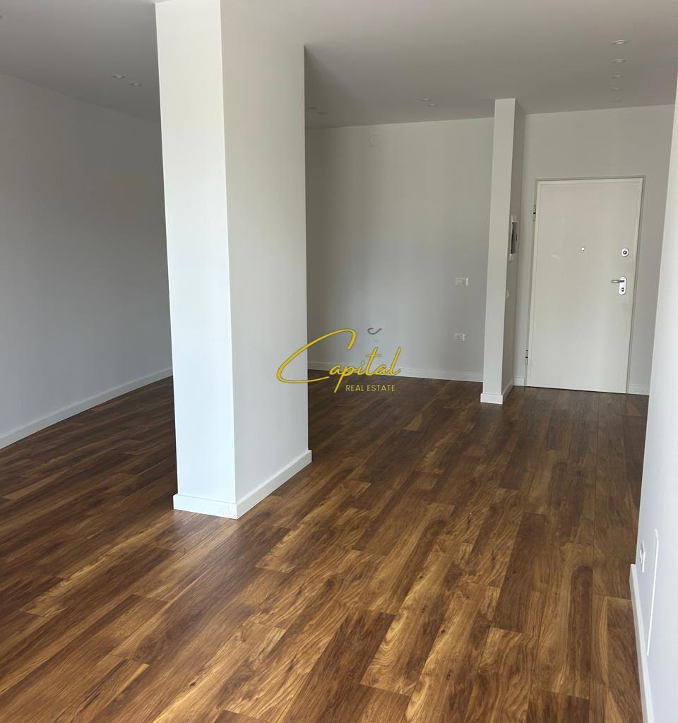 AMBIENT BIZNESI ME QIRA 116 M2 KOMUNA E PARISIT 1.700 EURO