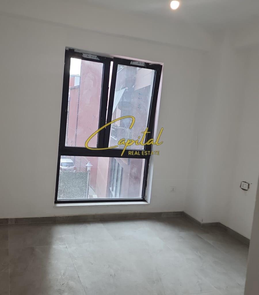 COMMERCIAL SPACE FOR RENT 97 M2 MYSLYM SHYRI 1,300 EURO