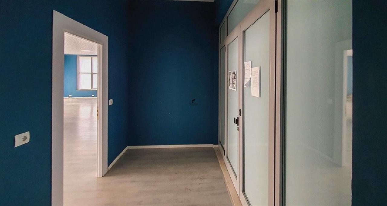 ZYRE ME QERA 240M2 RRUGA BARDHYL 2.800 EURO