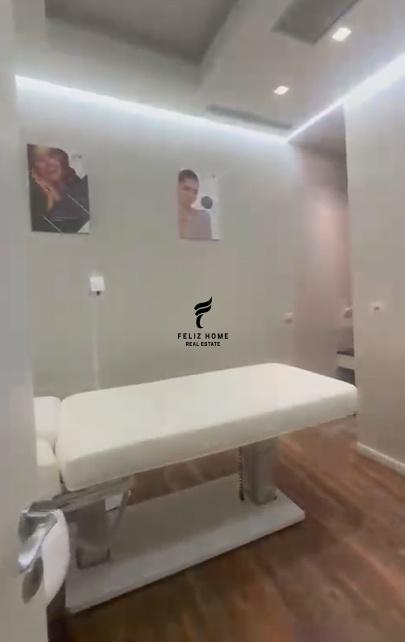 Negozio con soffitto di 140 m2 in Jordan Misja - €200.000