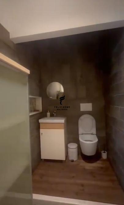 Negozio con soffitto di 140 m2 in Jordan Misja - €200.000
