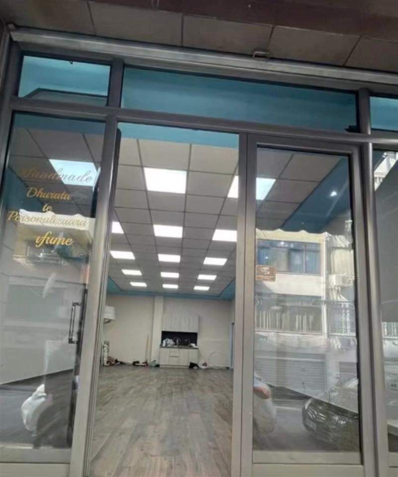 For Sale Shop 80 m2 Sheshi Willson 450,000 Euros