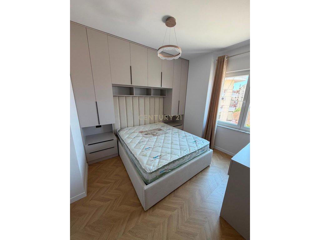 Jepet me qira apartament 2+1 – Tregu Elektrik, Tiranë