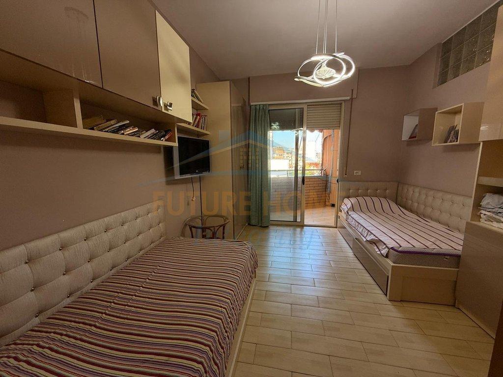 0692268458 Vendita, Appartamento 2+1, Pazari i Ri, Tirana