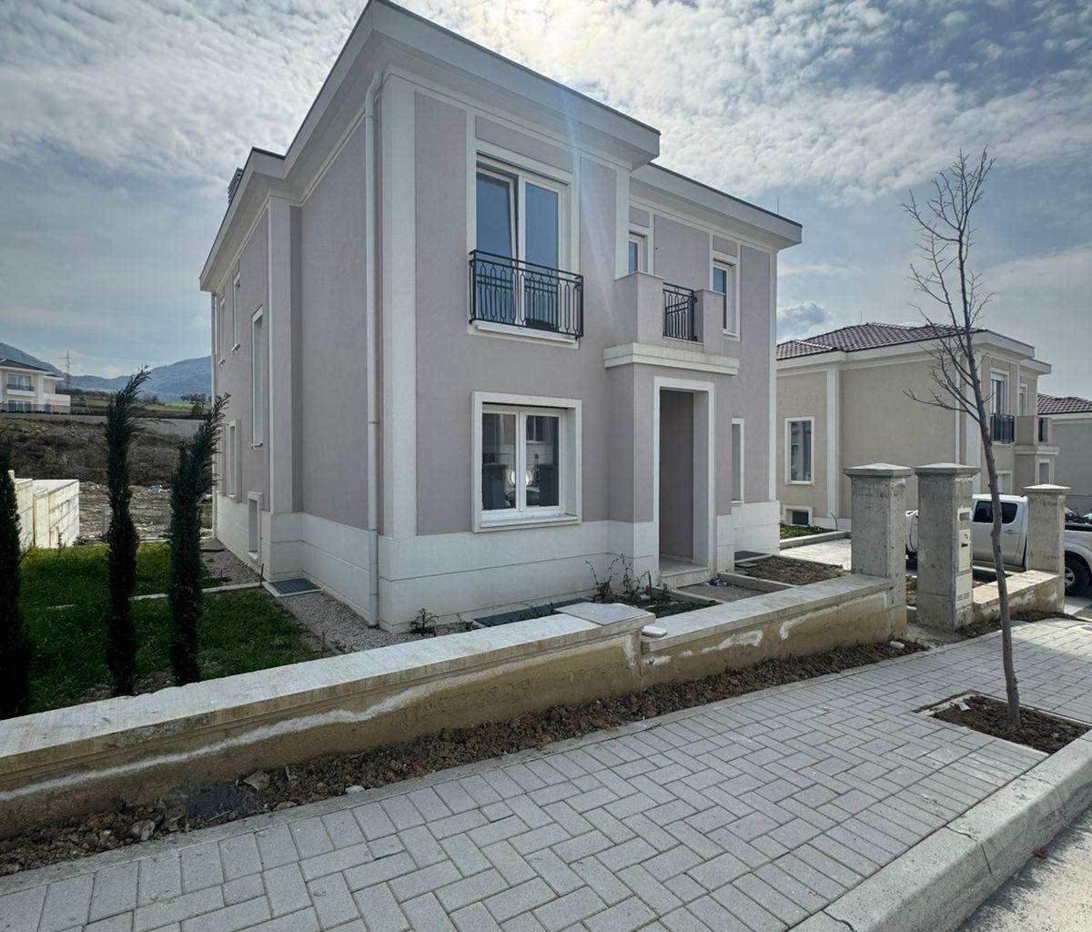 VILLA FOR SALE 3-STORY IN COLLINA VERDE TEG