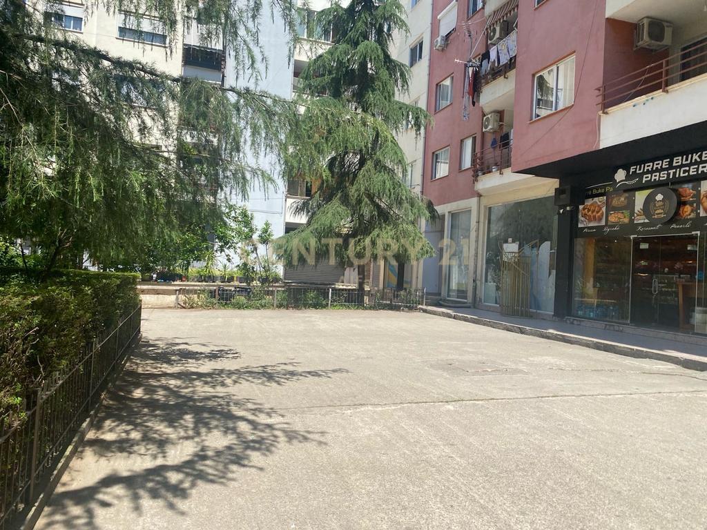 Shitet dyqan në Yzberisht, brenda Kompleksit Dilo 2 !