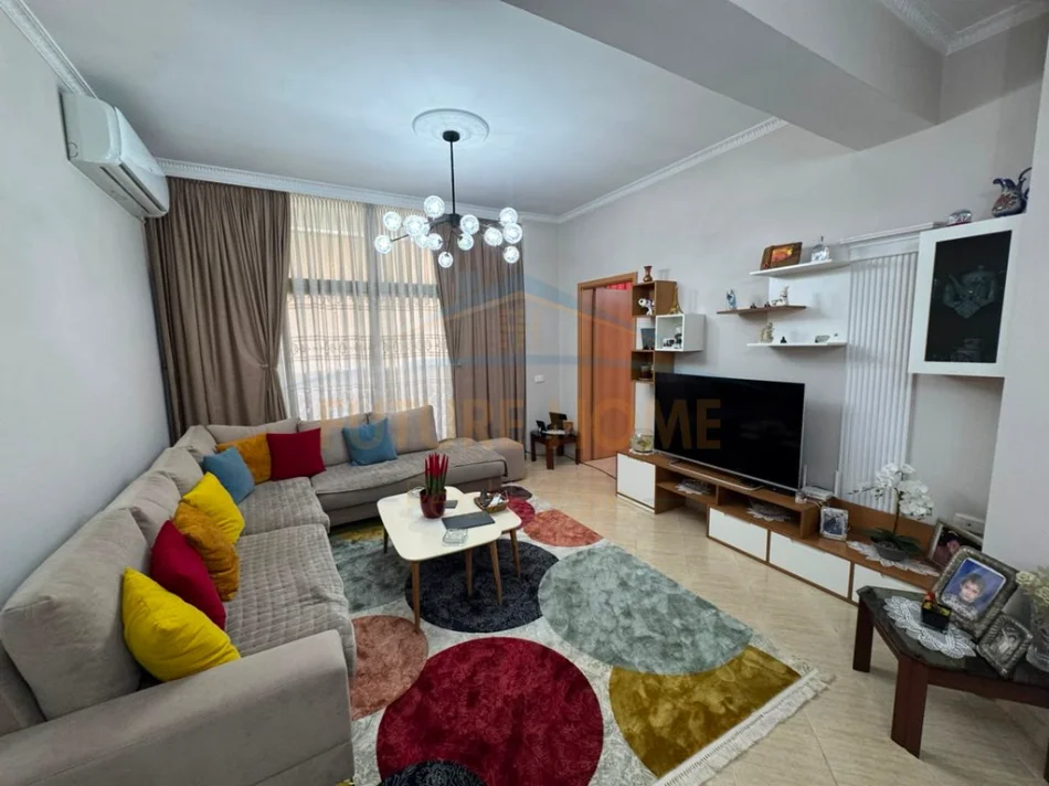 Tirane, shitet apartament 3+1 Kati 5, 136 m² 340.000 € (Rruga e Kavajës)