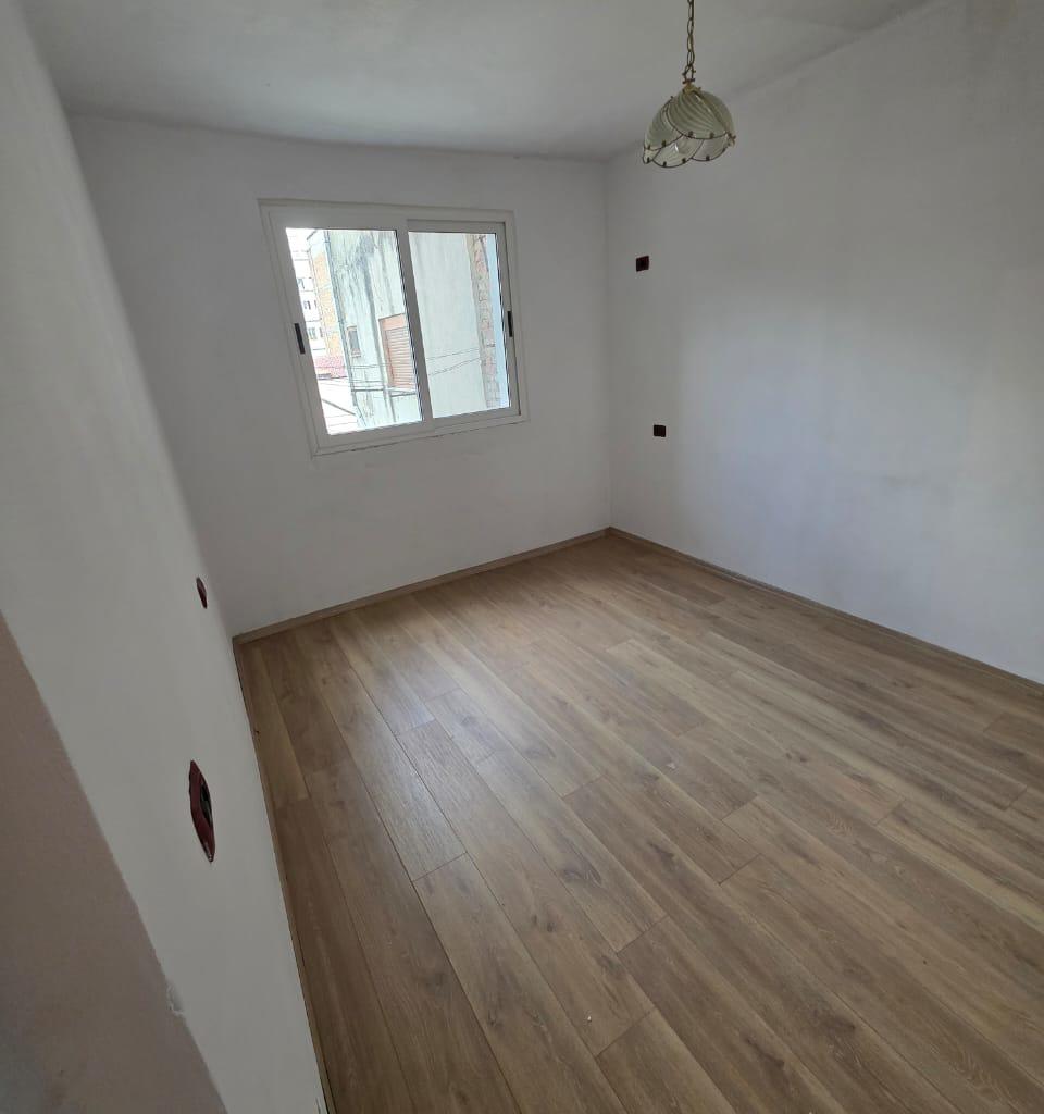 🏡 Shitet Appartamento 2+1+2 – Vicino al Palazzo di Sporit