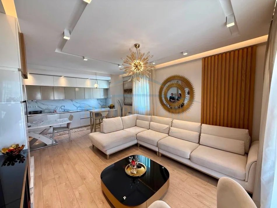 Tirana, appartamento in vendita 3+1 al quinto piano, 122 m², 350.000 € (Via Mihal Grameno)