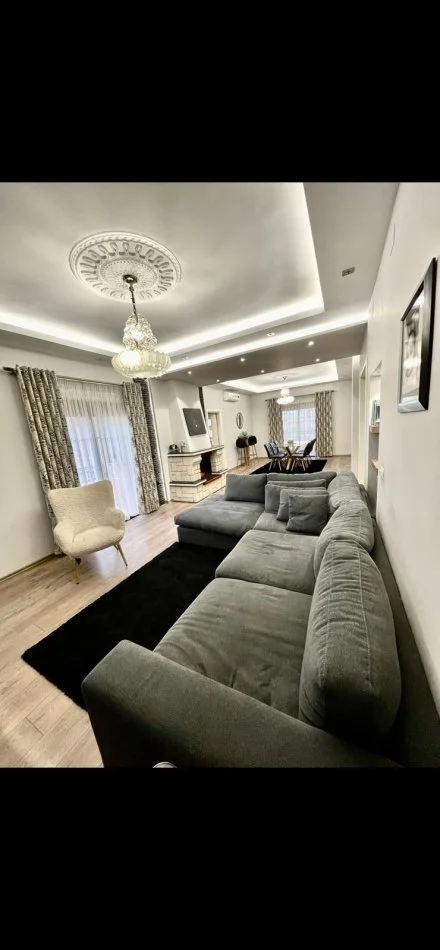 Tirane, shitet Vile 3 Katshe Kati 4, 840 m² 1.500.000 € (RRUGA E DIBRES)