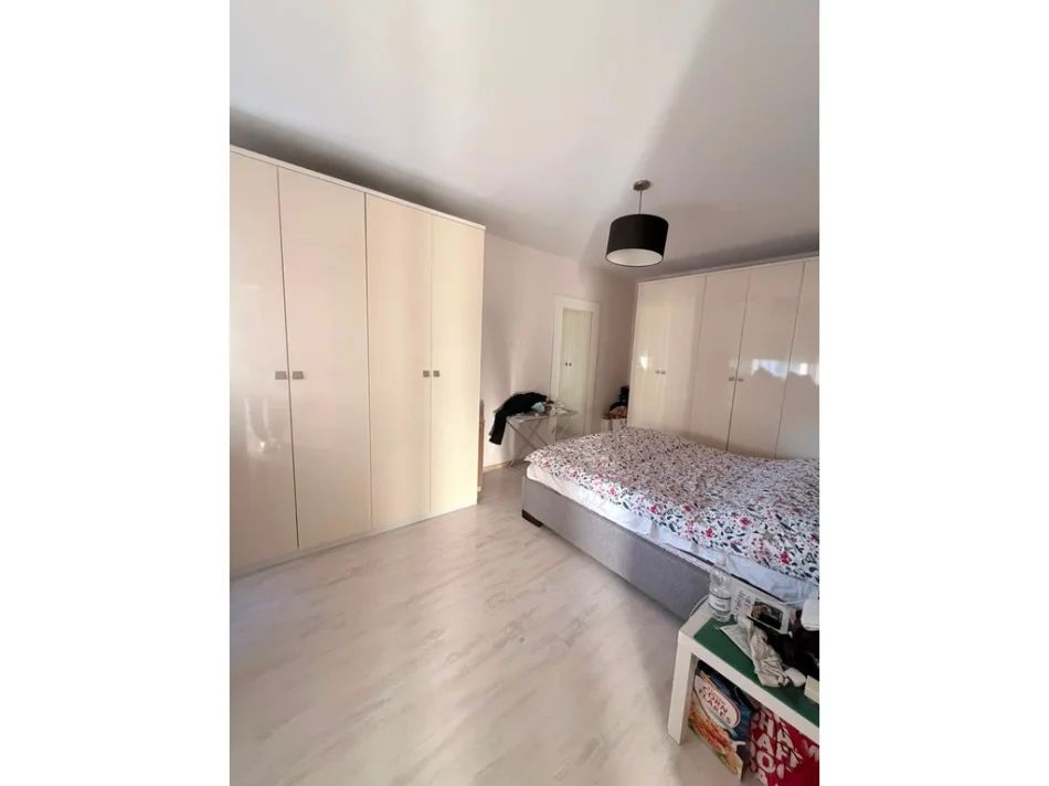 Tirana, affitto appartamento 1+1 al 8° piano, 76 m² a 640 € (Brryli)
