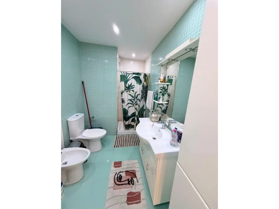 Tirana, affitto appartamento 1+1 al 8° piano, 76 m² a 640 € (Brryli)