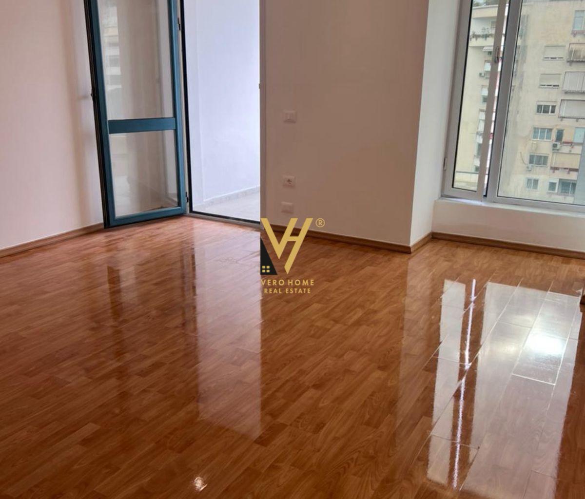 JEPET ZYRE 190 M2 ME QERA TEK AIR ALBANIA 2.000 EURO