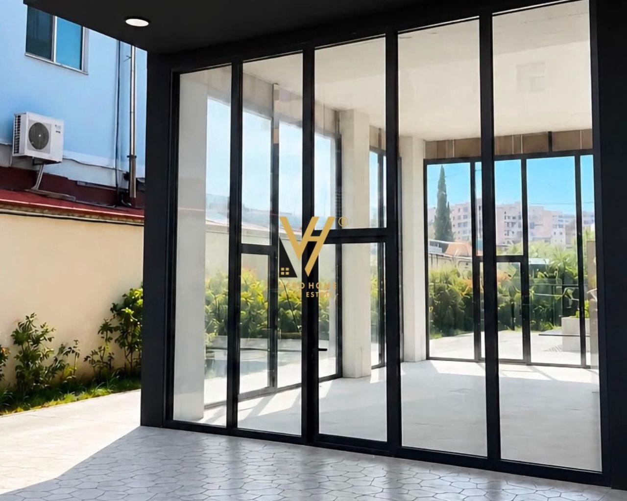 VENDITA AMBIENTE COMMERCIALE 75 M2 A Yzberisht 410.000 EURO