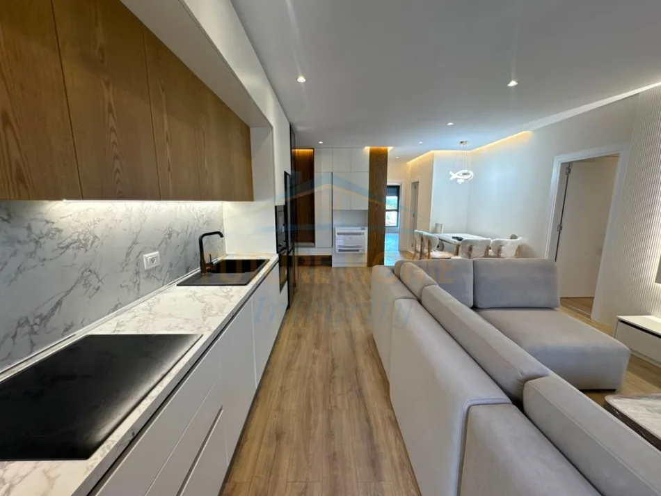 Tirana, affitto di appartamento 2+1 al settimo piano, 123 m², 858 € (Bulevardi i Ri)