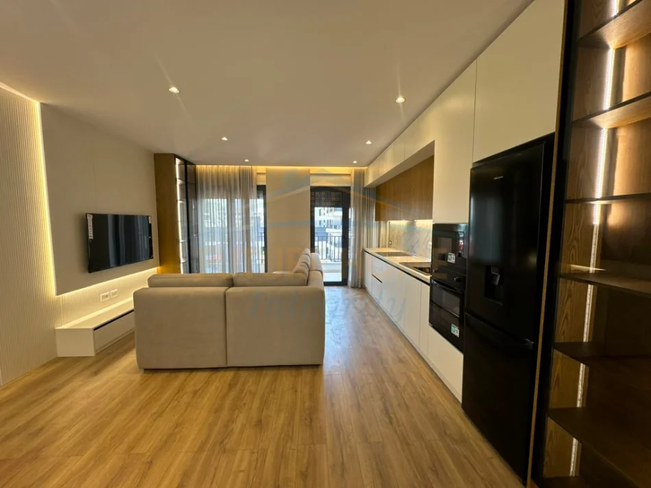 Tirana, affitto di appartamento 2+1 al settimo piano, 123 m², 858 € (Bulevardi i Ri)